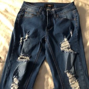 CUTE JEANS THEY ARE RIPPED REALLY COMFORTABLE 💕